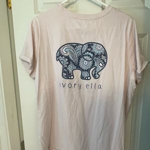 Woman ivory Ella short sleeve top In size XXL.